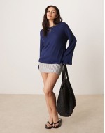 textured knit hanky hem long sve tee in navy