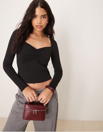 sweetheart long sve top with ruching detail in black