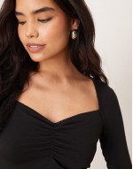 sweetheart long sve top with ruching detail in black