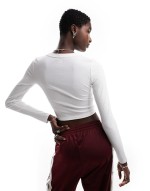 long sve ribbed shrunken top in white