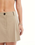pleat mini skirt in taupe stripe