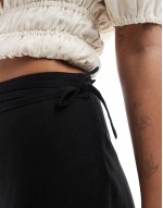 Petite linen blend bias maxi skirt in black