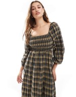 balloon sve maxi dress with shirred bodice in bronw navy check