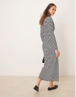 twist bust long sve midi dress in blue stripe